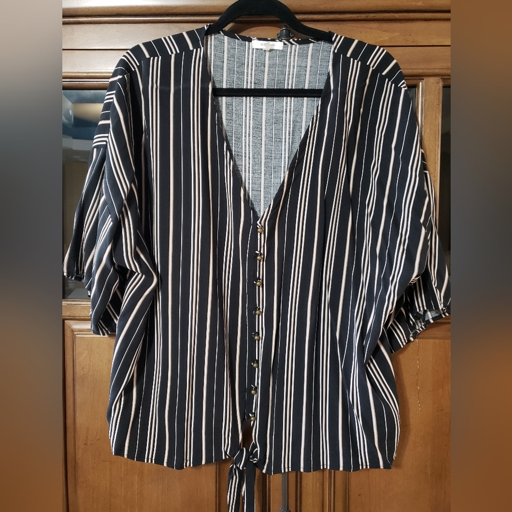 Maurices Knot Hem Button Front Shirt Womens 3X Black Striped